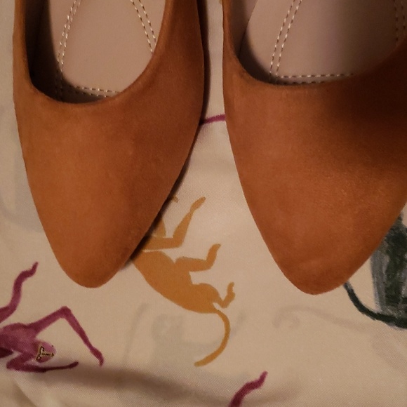 Suede Bella Marie Women's Ballet Flat Almond Toe Shoes Women's 8.5 - Picture 5 of 7